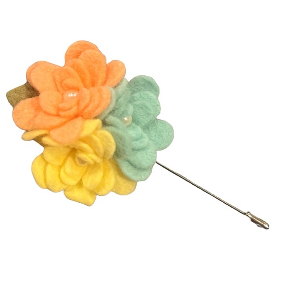 NEW Felt Flower Bouquet Lapel Pin - Picture 1 of 1